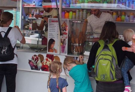 Der Eiswagen Capalbo aus Hannover bringt Ihnen leckeres Eis !