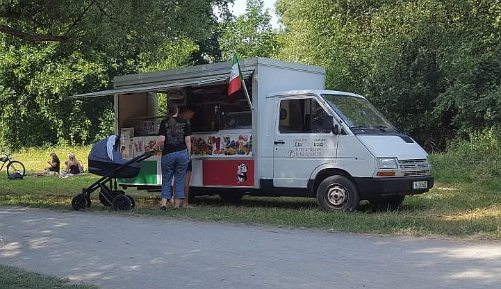 Eis Pino aus Hannover bringt Ihnen leckeres Eis mit seinem Eiswagen